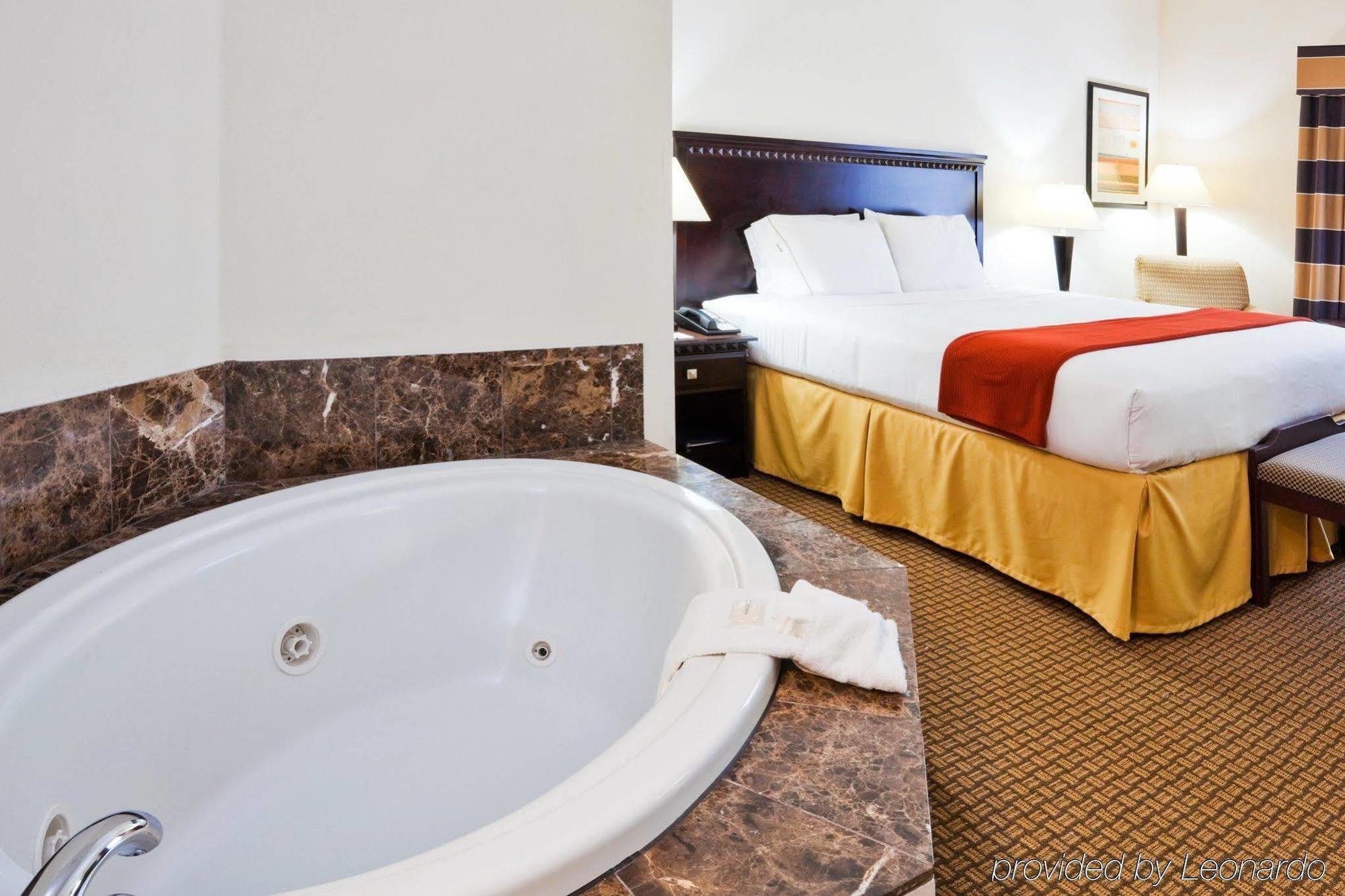 Holiday Inn Express Hotel & Suites Bartow By Ihg Exterior photo